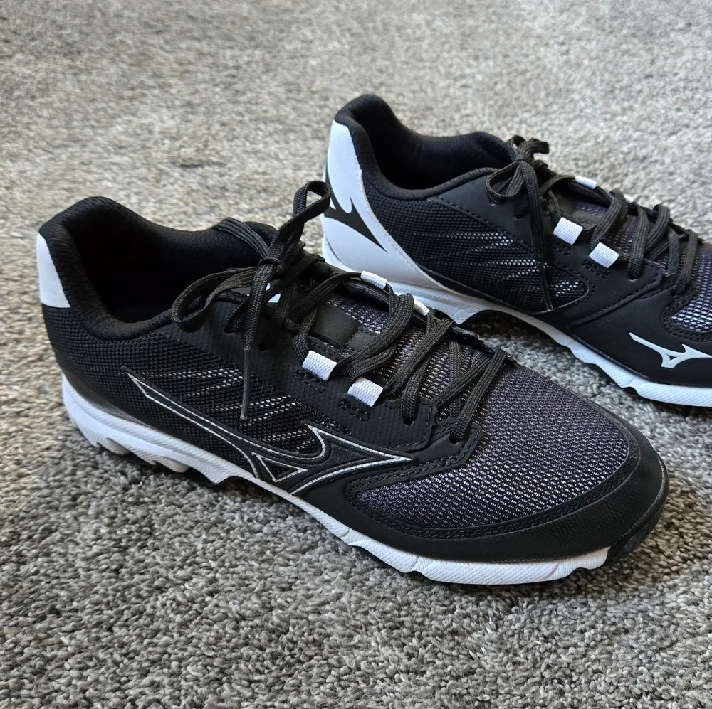Mizuno Men's 9-Spike Dominant Metal Baseball Cleat Athletic Shoe NWB size 7.5